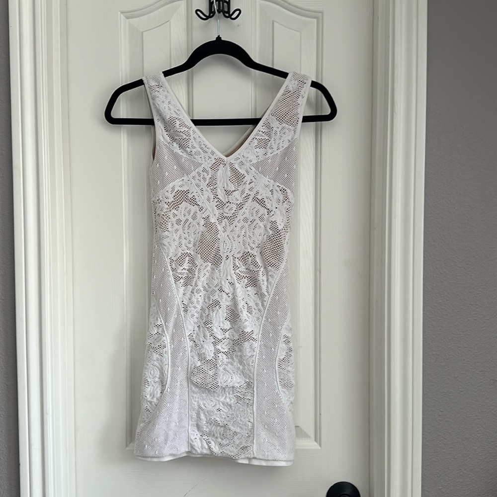 Bebe white lace body con dress